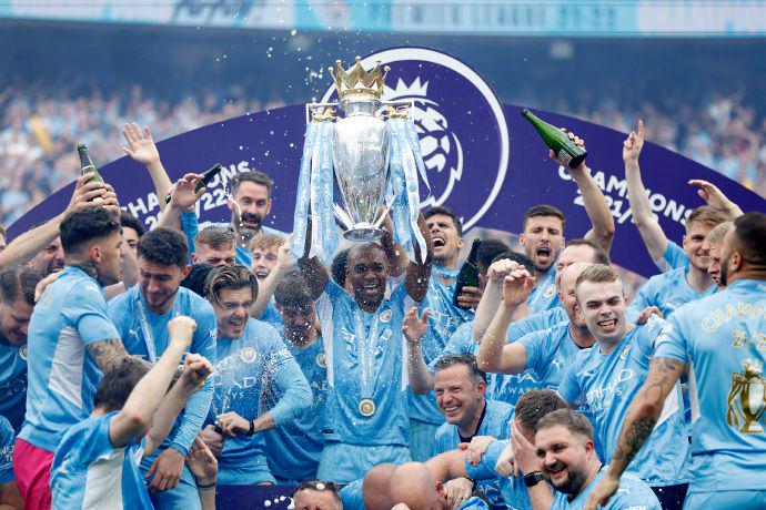 瓜达拉哈拉抽中巴萨后狂欢如夺冠（抽到巴萨，瓜达拉哈拉欢庆仿佛已夺冠）