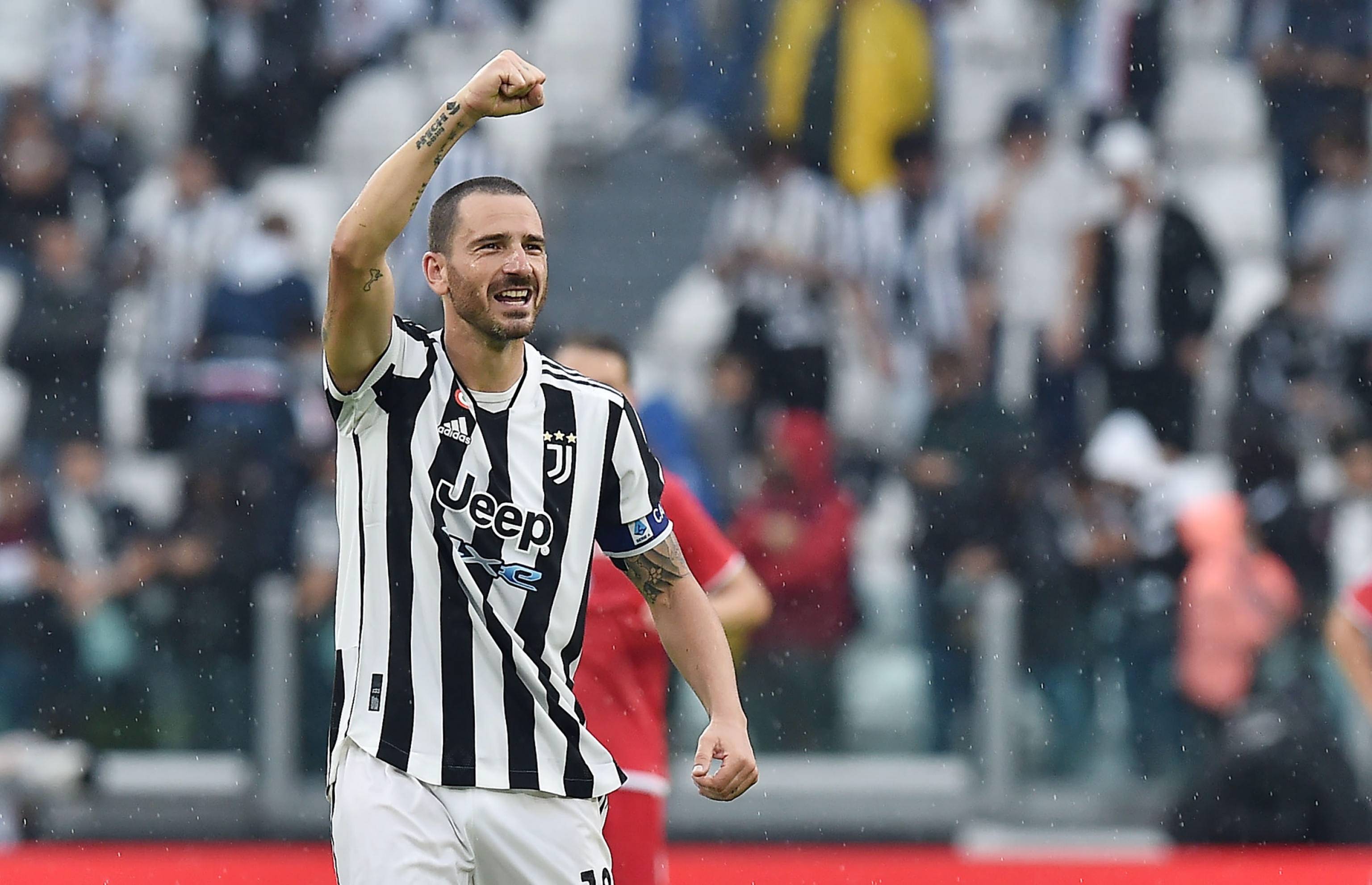 球迷比赛期间骂尤文踢得太烂，斯帕莱蒂回击：你们想怎样？（球迷比赛中怒斥尤文表现糟糕，斯帕莱蒂反问：你们还想怎样？）