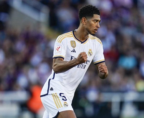 体坛联播｜斯洛特首度公开回应萨拉赫，曼联4比1大胜狼队（体坛速递｜斯洛特首次回应萨拉赫，曼联4比1击败狼队）