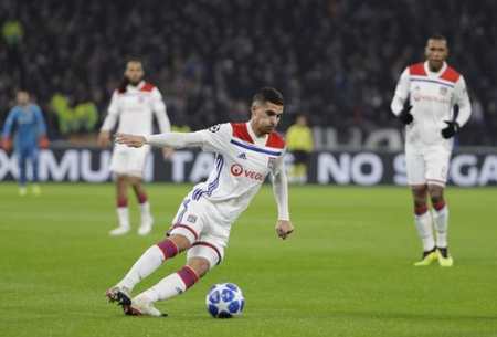 莫雷托：皇马依旧信任阿隆索，并且将在六月份签下一名中后卫（莫雷托：皇马对阿隆索信心不减，计划六月引进一名中卫）