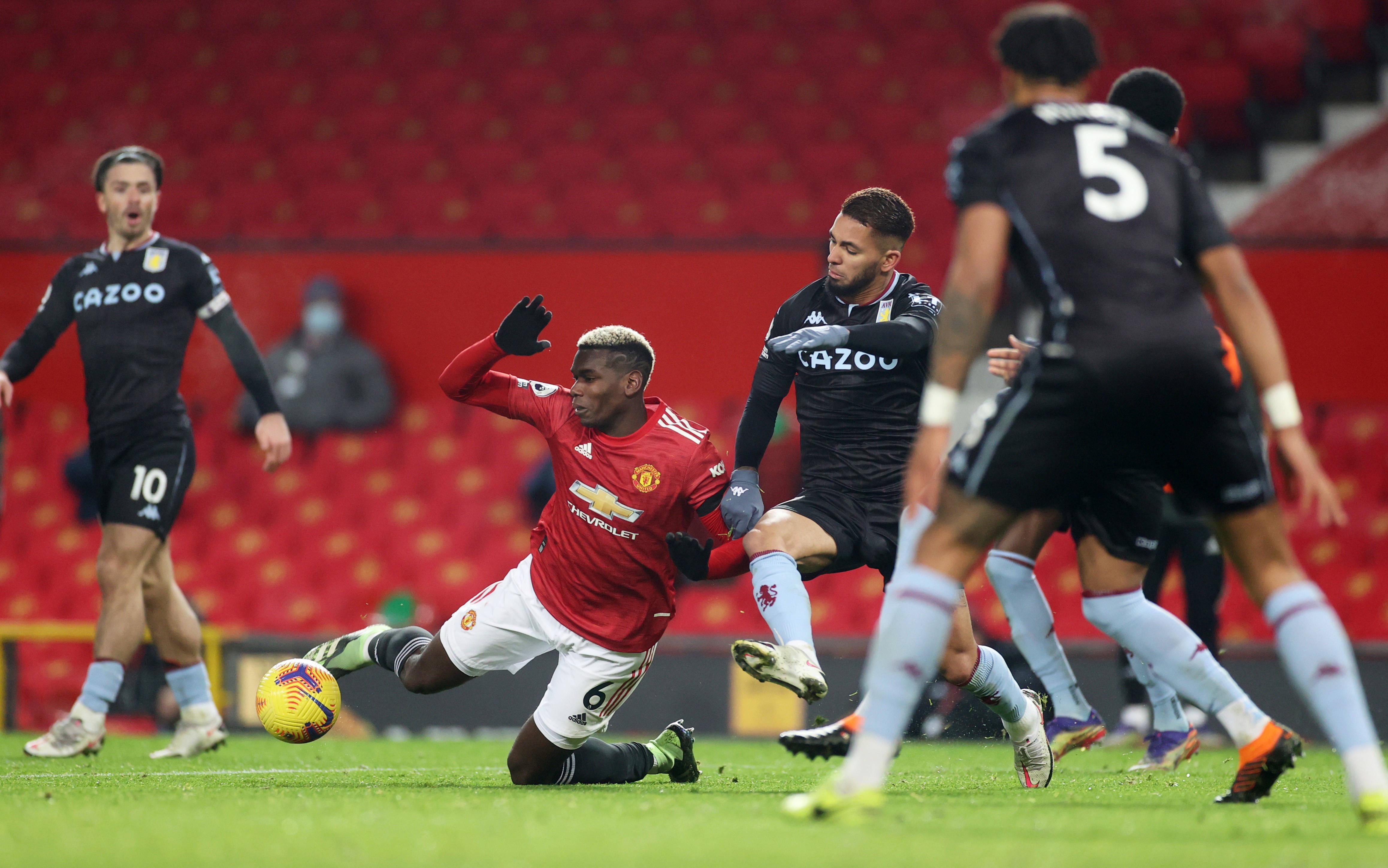 痛！女裁判扔球给希罗，不小心砸到了希罗的关键部位（意外一幕：女裁判回传失手，希罗要害被球击中）