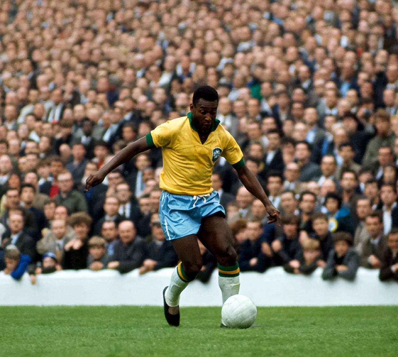 上海U20男足队员失利后哭成一片，徐根宝：哭什么？责任在我（上海U20男足败阵众将落泪，徐根宝：别哭，责任我扛）