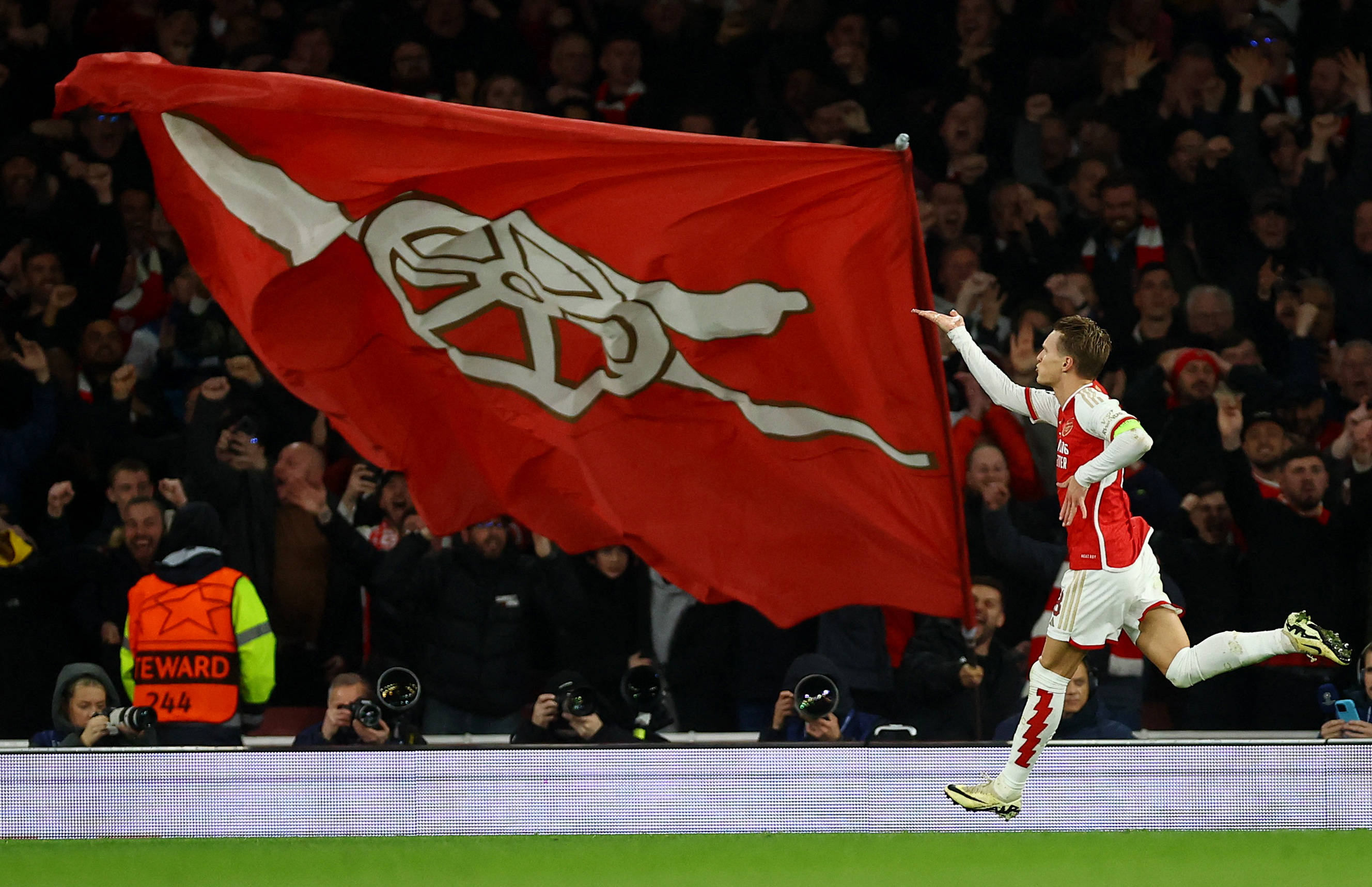 旧将BUFF+1，今夏离队的阿尔瓦罗攻破皇马大门（旧将效应再现：今夏离队的阿尔瓦罗反戈一击破门皇马）