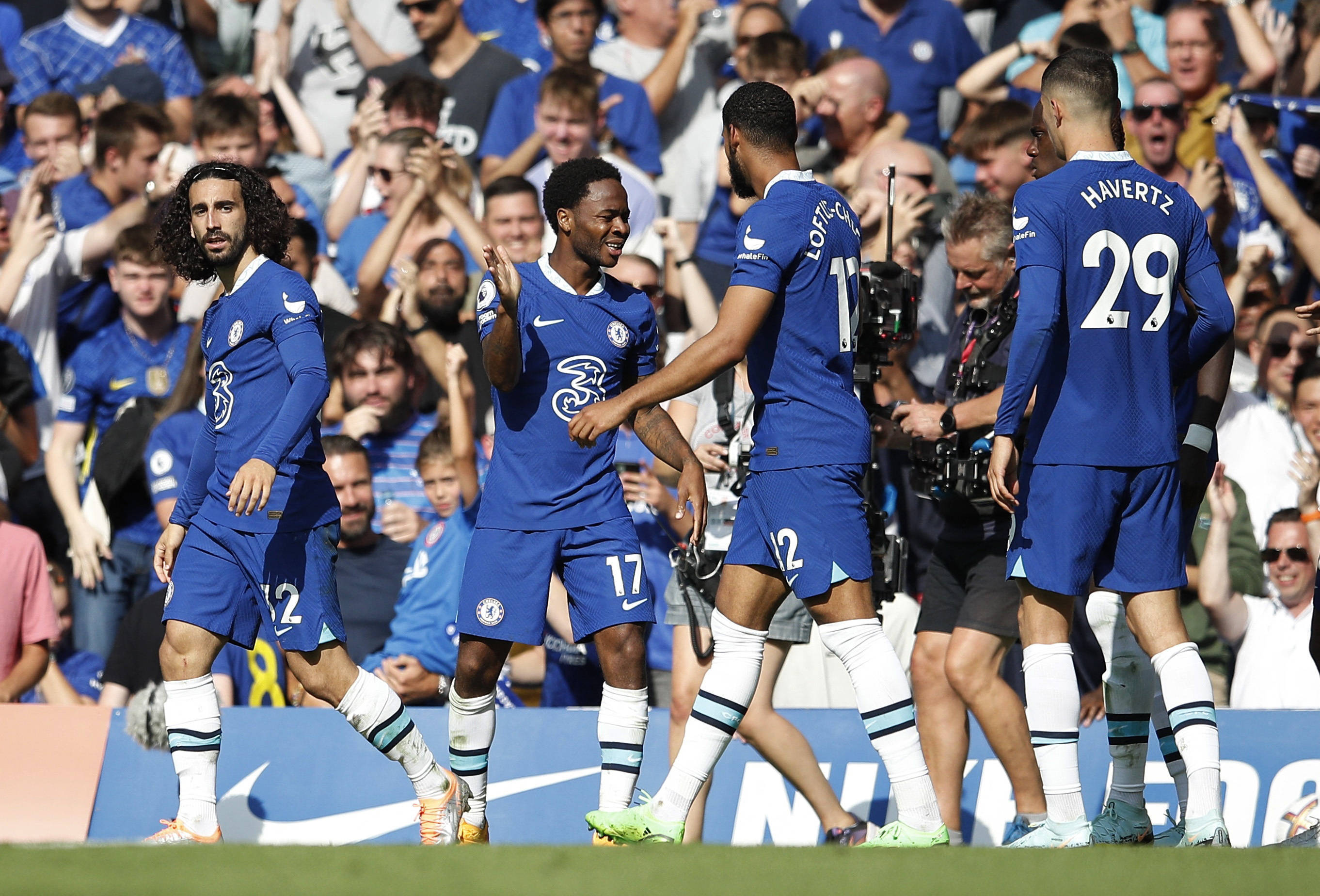 正义必胜：老八小真激辩梅西，小王老真翻案巴萨（正义当先：老八小真激辩梅西，小王老真为巴萨正名）